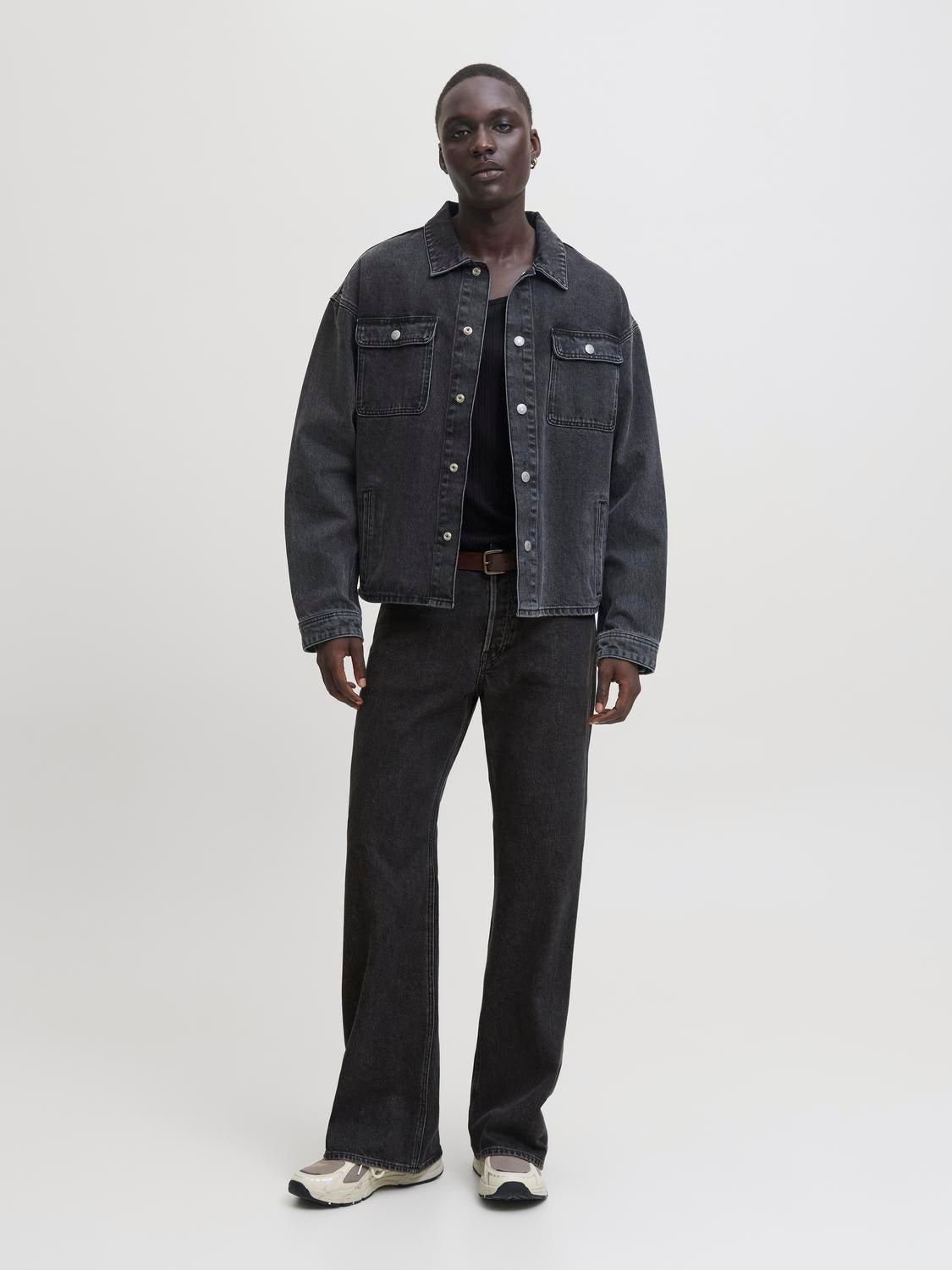 model_shot-front_full